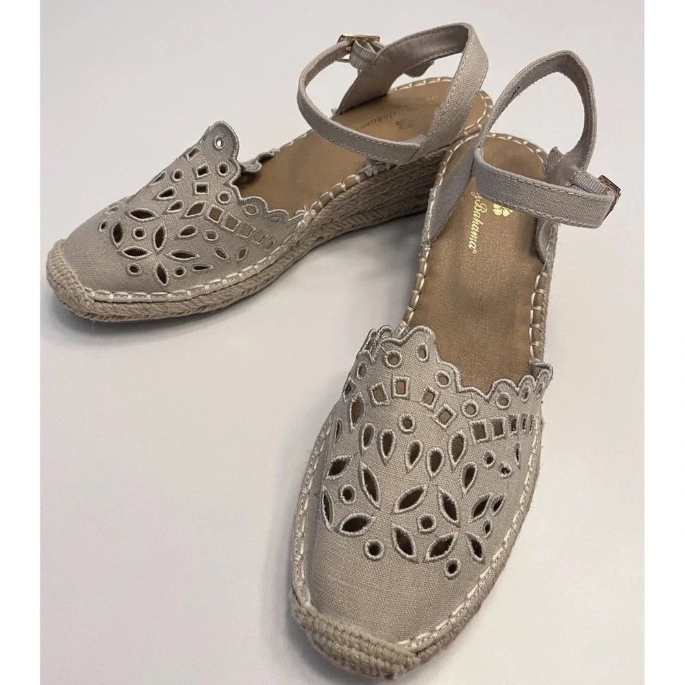 New TOMMY BAHAMA 9M Sandal Daphne Espadrille Wedge Eyelet Broderie Anglaise Tan